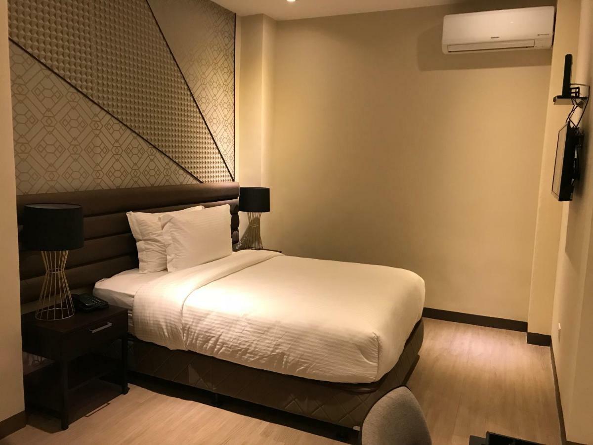 Maxx Hotel Ortigas Pasig City ภายนอก รูปภาพ