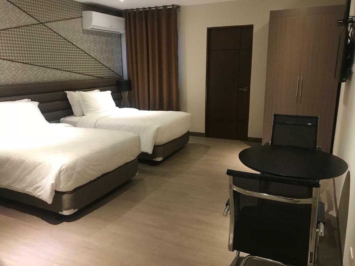 Maxx Hotel Ortigas Pasig City ภายนอก รูปภาพ